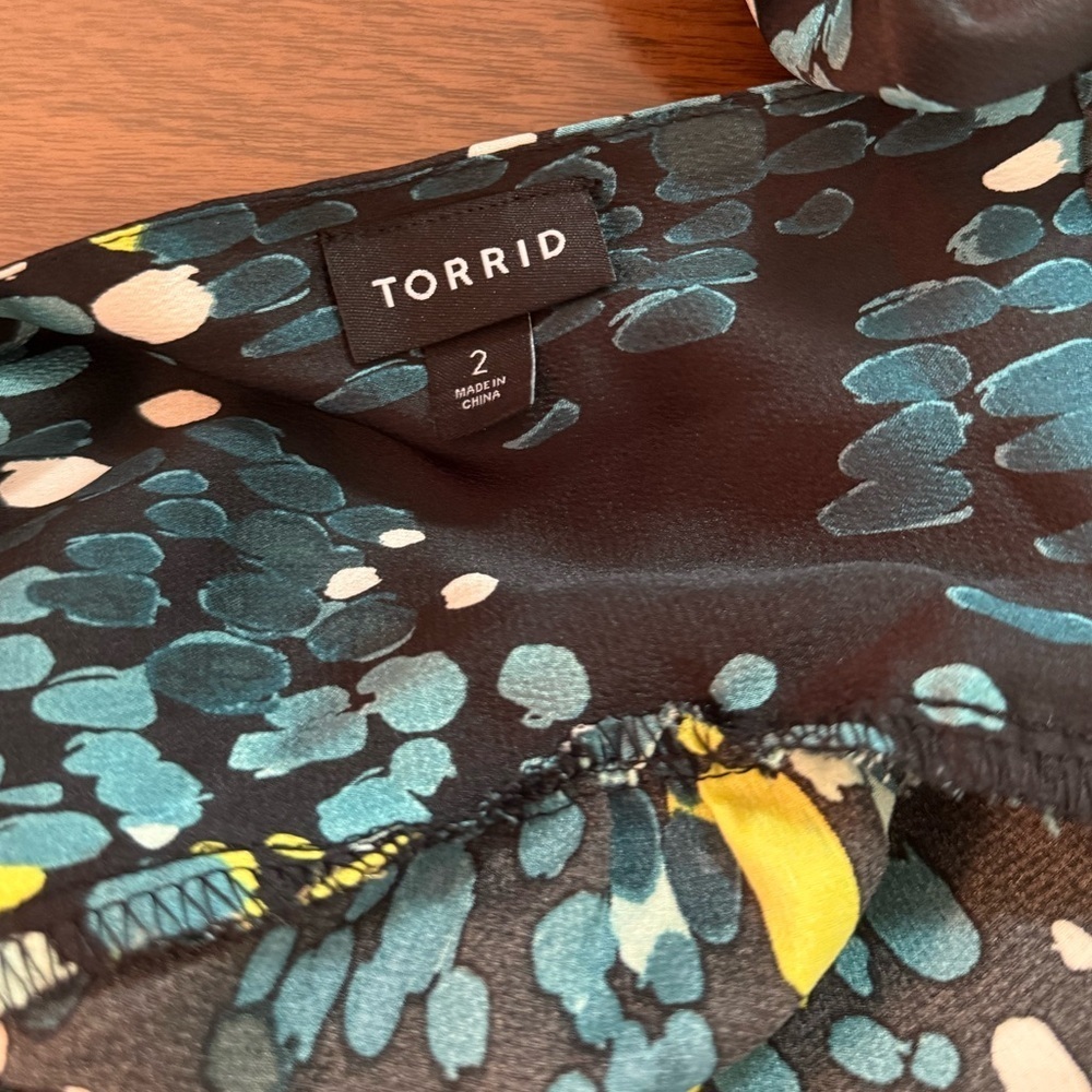 Torrid Satin Surplice Tie Cut Out Back Blouse Multi Size 2X Romantic Fairy - Picture 4 of 6